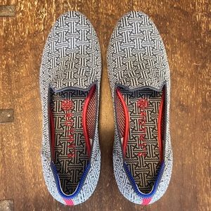 Rothy’s navy blue pattern loafer